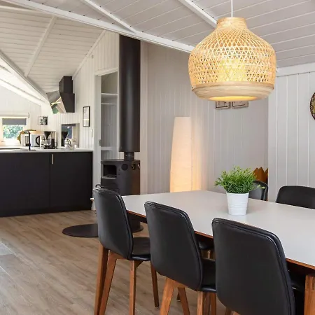 6 Person Holiday In Str By
